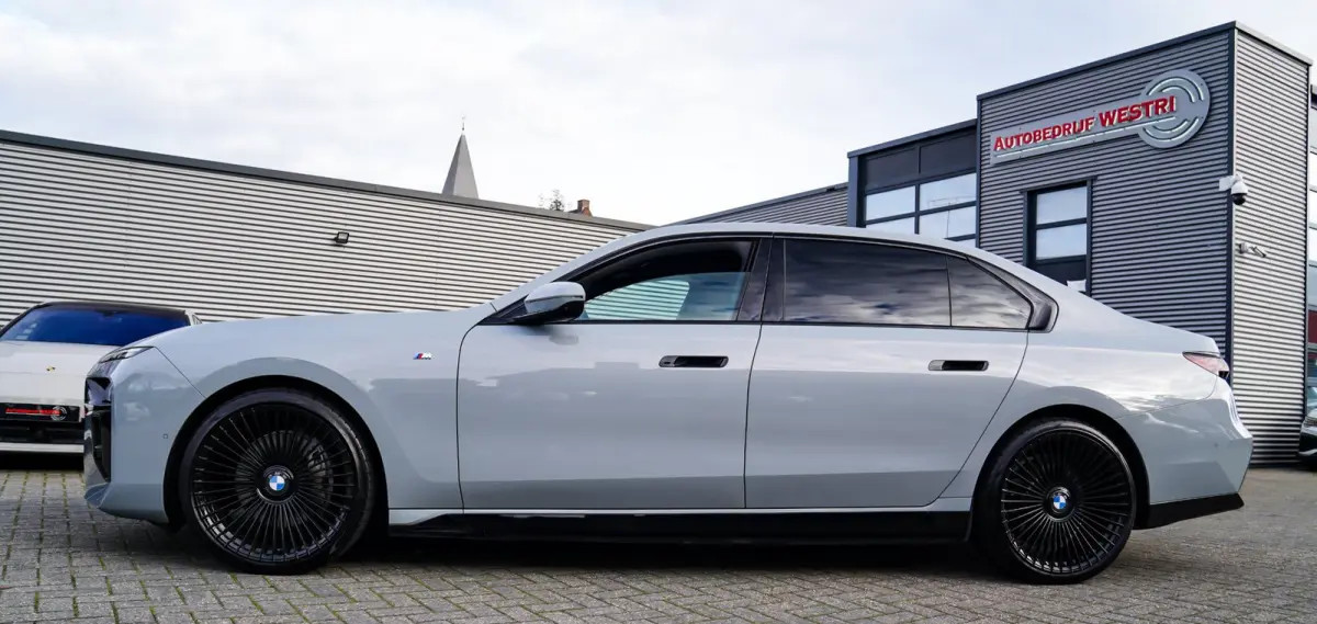 EDrive50 106 kWh | Brooklyn Grau | Driving Assistant Professional | Iconic Glow | 22INCH | Bowers & Wilkins | HuD | Veganza