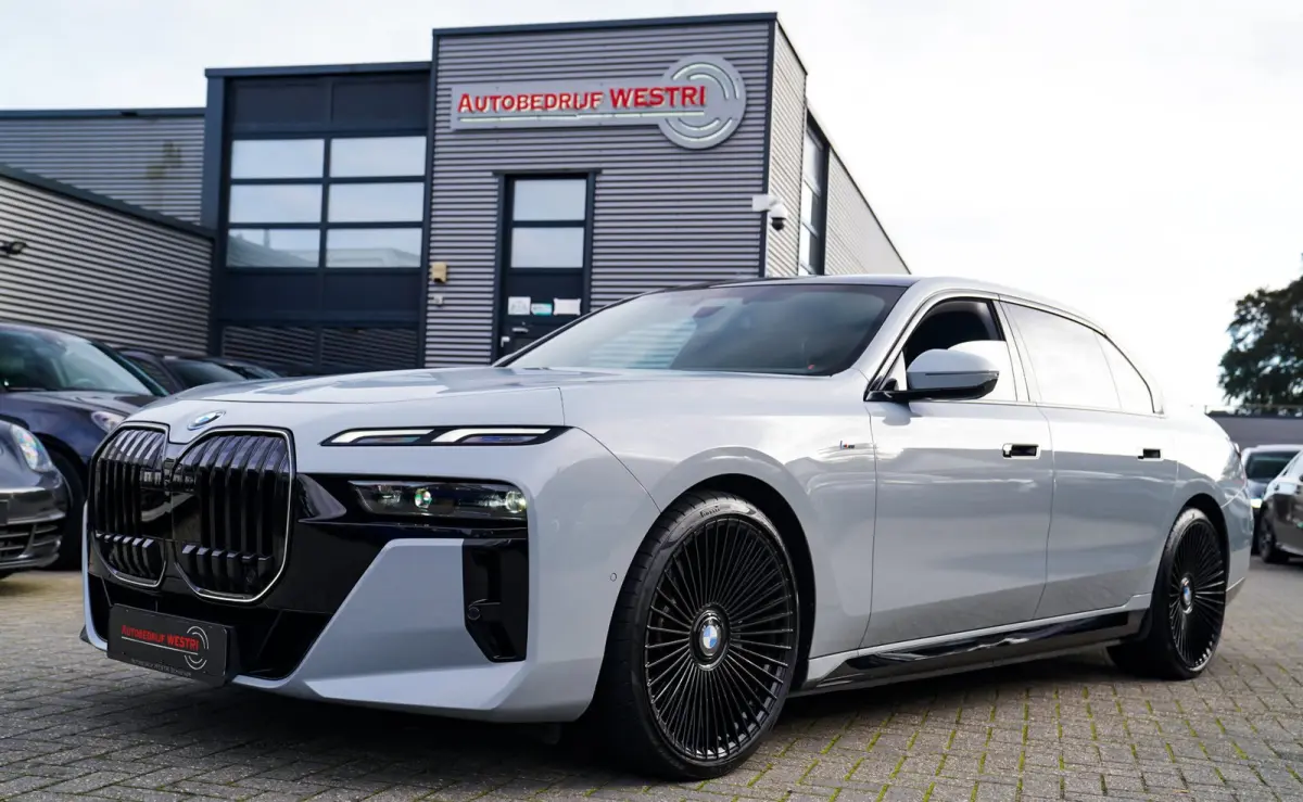 EDrive50 106 kWh | Brooklyn Grau | Driving Assistant Professional | Iconic Glow | 22INCH | Bowers & Wilkins | HuD | Veganza