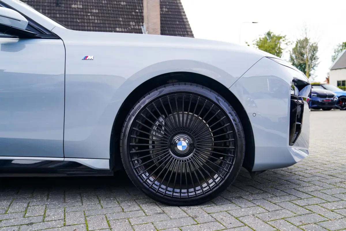 EDrive50 106 kWh | Brooklyn Grau | Driving Assistant Professional | Iconic Glow | 22INCH | Bowers & Wilkins | HuD | Veganza