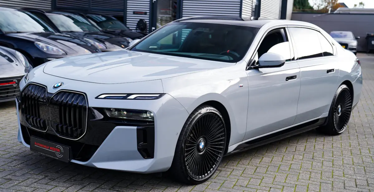 EDrive50 106 kWh | Brooklyn Grau | Driving Assistant Professional | Iconic Glow | 22INCH | Bowers & Wilkins | HuD | Veganza