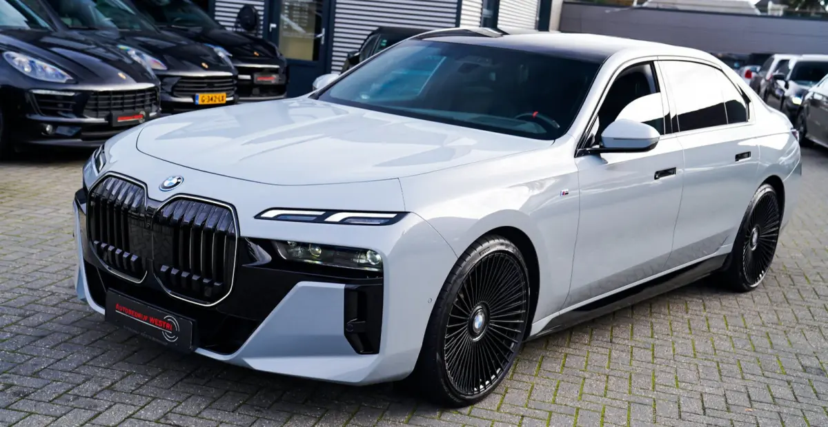 EDrive50 106 kWh | Brooklyn Grau | Driving Assistant Professional | Iconic Glow | 22INCH | Bowers & Wilkins | HuD | Veganza