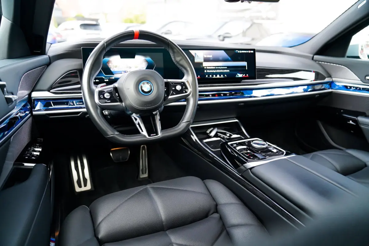 EDrive50 106 kWh | Brooklyn Grau | Driving Assistant Professional | Iconic Glow | 22INCH | Bowers & Wilkins | HuD | Veganza