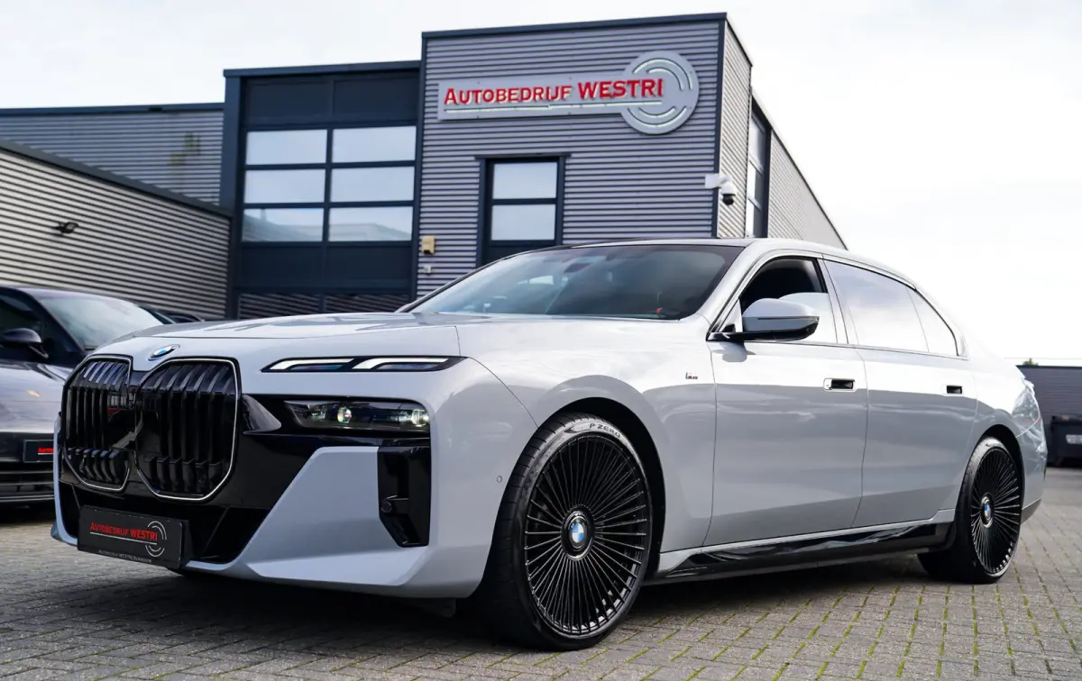 EDrive50 106 kWh | Brooklyn Grau | Driving Assistant Professional | Iconic Glow | 22INCH | Bowers & Wilkins | HuD | Veganza