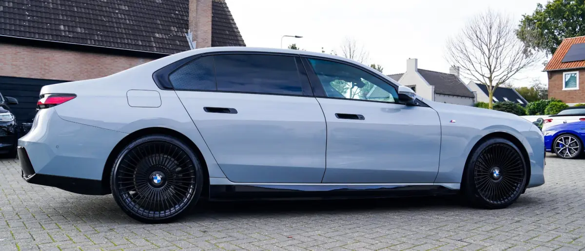 EDrive50 106 kWh | Brooklyn Grau | Driving Assistant Professional | Iconic Glow | 22INCH | Bowers & Wilkins | HuD | Veganza