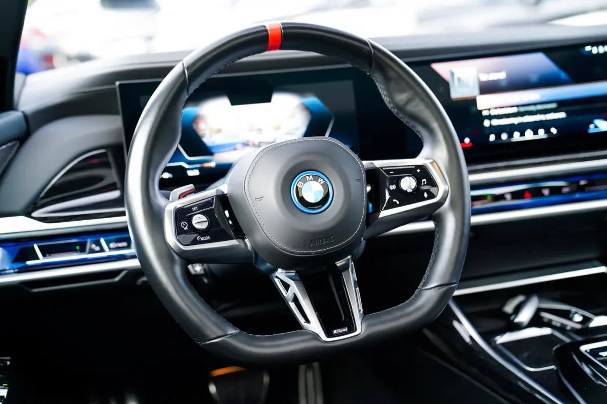 EDrive50 106 kWh | Brooklyn Grau | Driving Assistant Professional | Iconic Glow | 22INCH | Bowers & Wilkins | HuD | Veganza