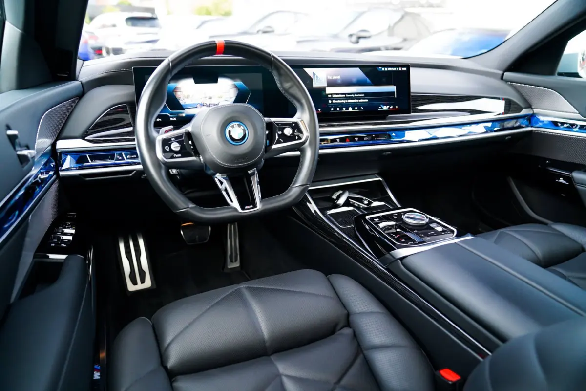 EDrive50 106 kWh | Brooklyn Grau | Driving Assistant Professional | Iconic Glow | 22INCH | Bowers & Wilkins | HuD | Veganza