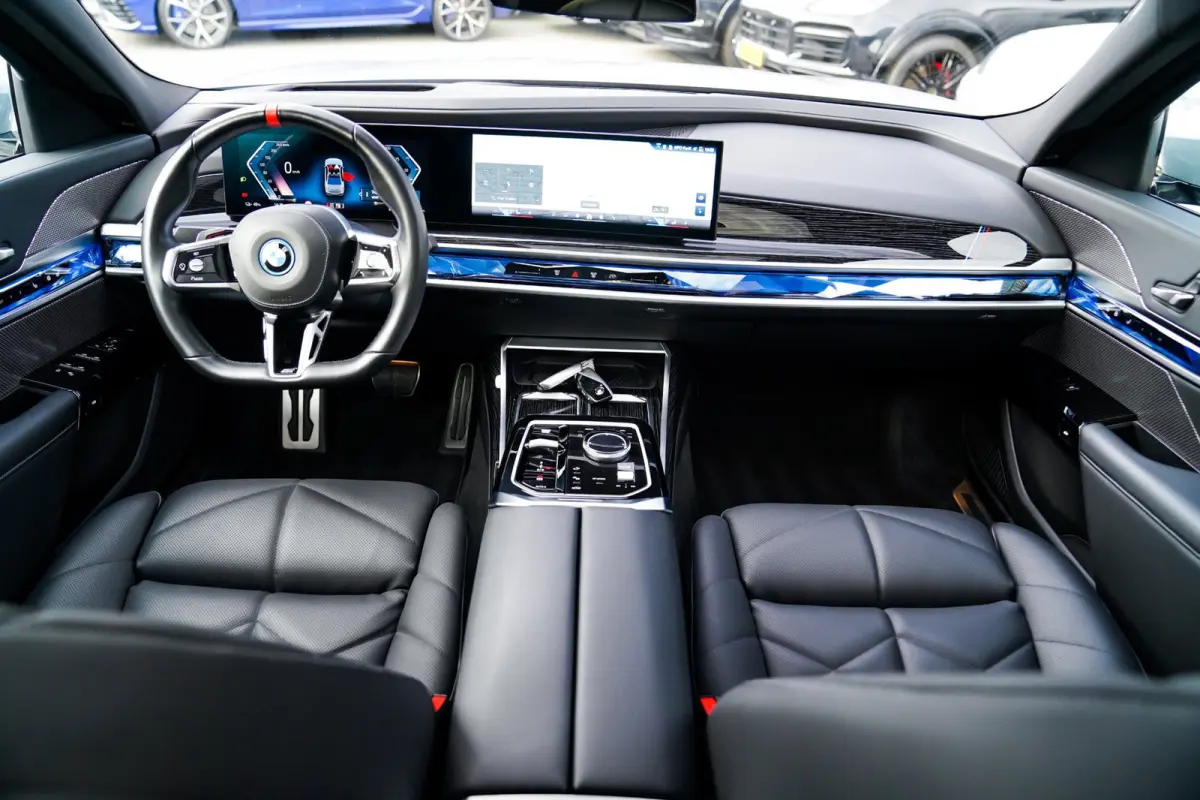 EDrive50 106 kWh | Brooklyn Grau | Driving Assistant Professional | Iconic Glow | 22INCH | Bowers & Wilkins | HuD | Veganza