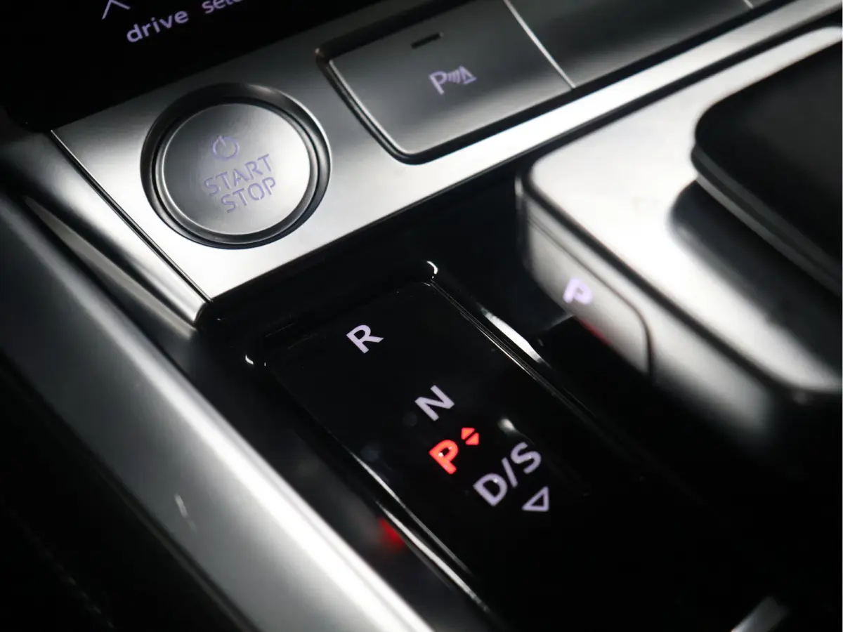 55 quattro Business edition Plus 95 kWh [SCHUIFKANTELDAK, APPLE CARPLAY, ANDROID,  ADAPTIVE CRUISE CONTROL, STOELVERWARMING, MEMORY SEATS, DIGITAL DASH, PDC V+A, LEDER, ELEKTRISCHE ACHTERKLE