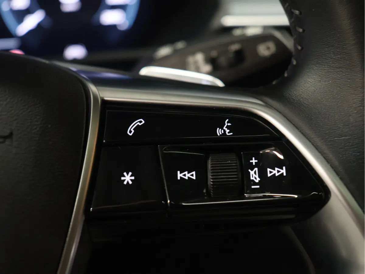 55 quattro Business edition Plus 95 kWh [SCHUIFKANTELDAK, APPLE CARPLAY, ANDROID,  ADAPTIVE CRUISE CONTROL, STOELVERWARMING, MEMORY SEATS, DIGITAL DASH, PDC V+A, LEDER, ELEKTRISCHE ACHTERKLE