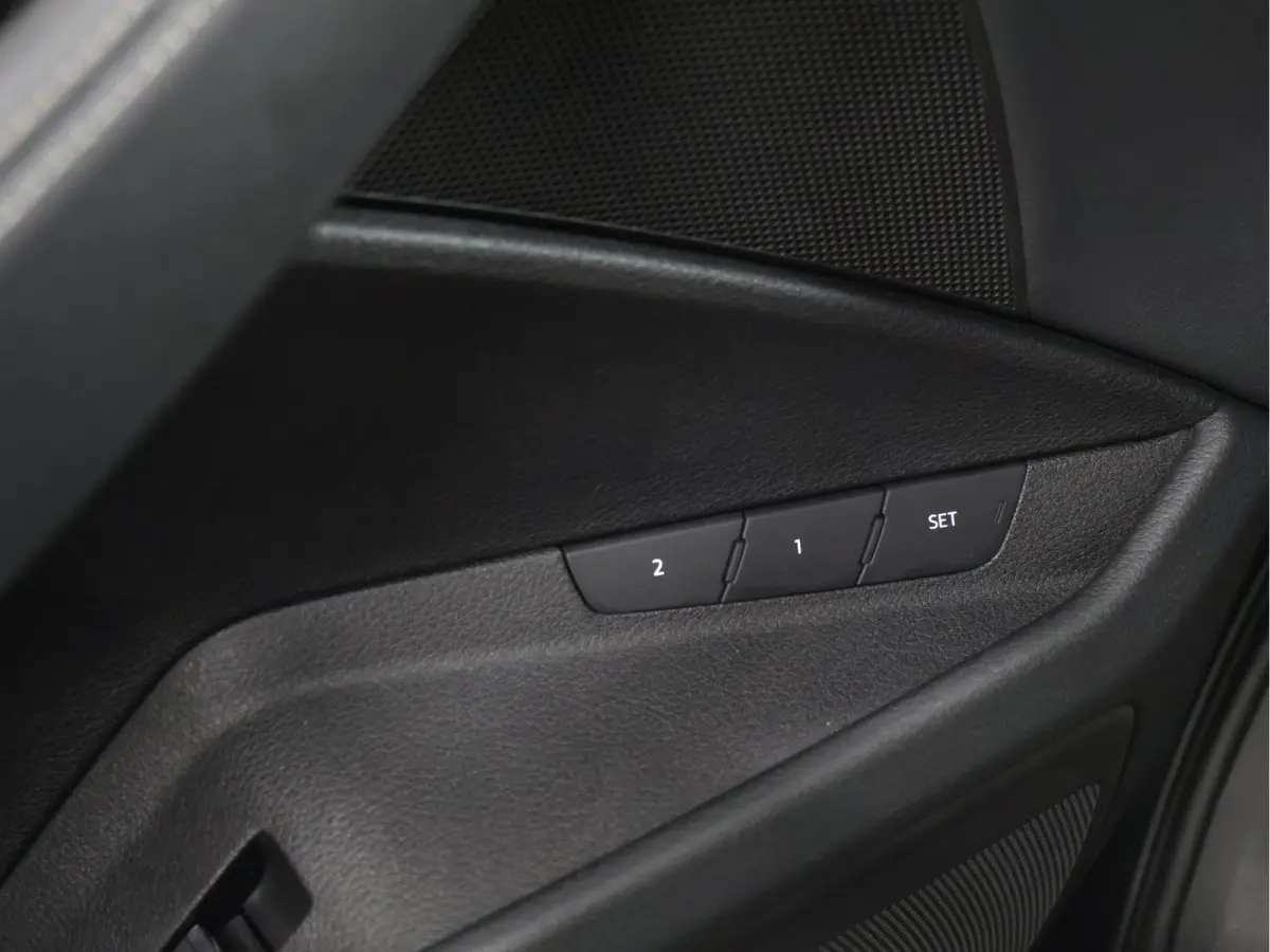55 quattro Business edition Plus 95 kWh [SCHUIFKANTELDAK, APPLE CARPLAY, ANDROID,  ADAPTIVE CRUISE CONTROL, STOELVERWARMING, MEMORY SEATS, DIGITAL DASH, PDC V+A, LEDER, ELEKTRISCHE ACHTERKLE