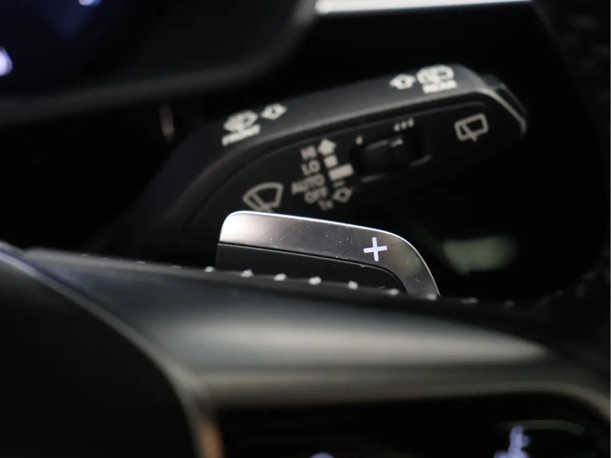 55 quattro Business edition Plus 95 kWh [SCHUIFKANTELDAK, APPLE CARPLAY, ANDROID,  ADAPTIVE CRUISE CONTROL, STOELVERWARMING, MEMORY SEATS, DIGITAL DASH, PDC V+A, LEDER, ELEKTRISCHE ACHTERKLE