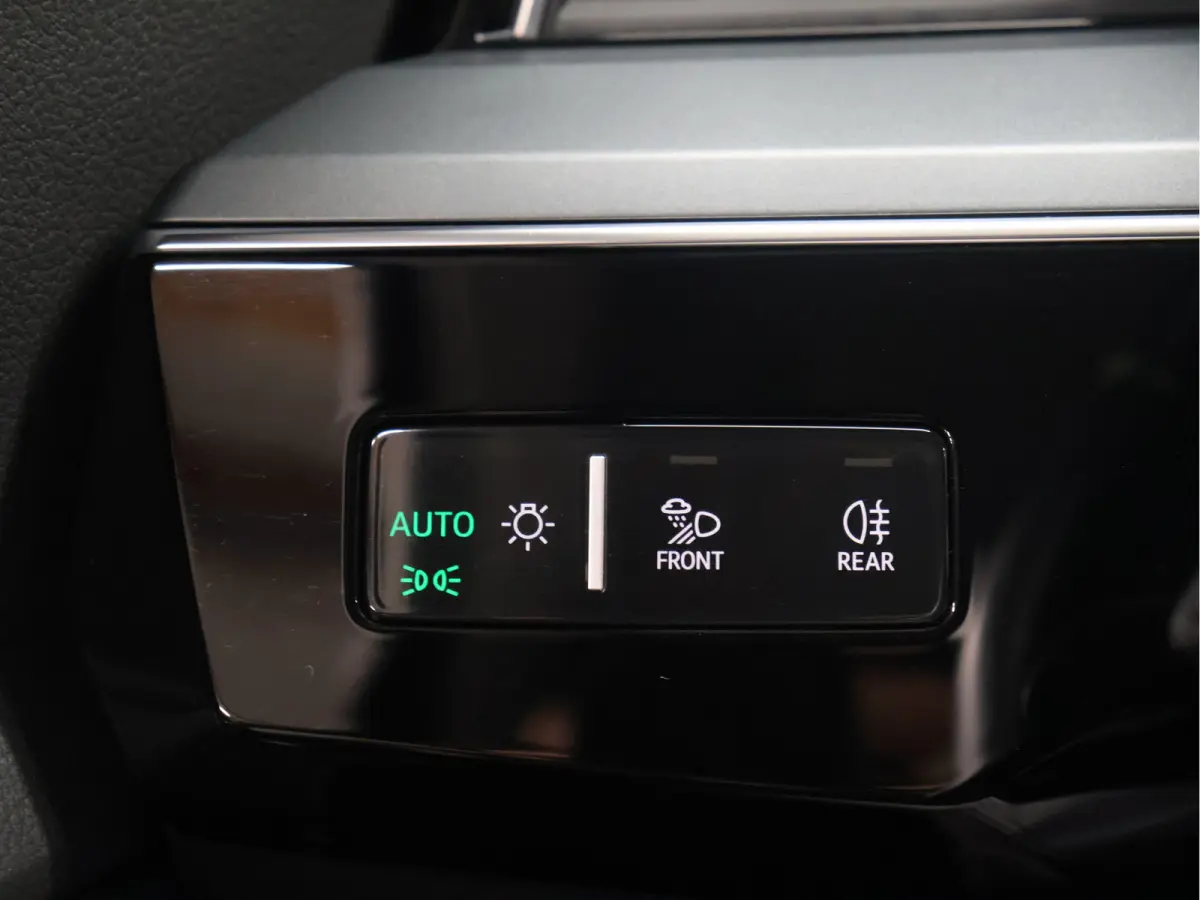 55 quattro Business edition Plus 95 kWh [SCHUIFKANTELDAK, APPLE CARPLAY, ANDROID,  ADAPTIVE CRUISE CONTROL, STOELVERWARMING, MEMORY SEATS, DIGITAL DASH, PDC V+A, LEDER, ELEKTRISCHE ACHTERKLE