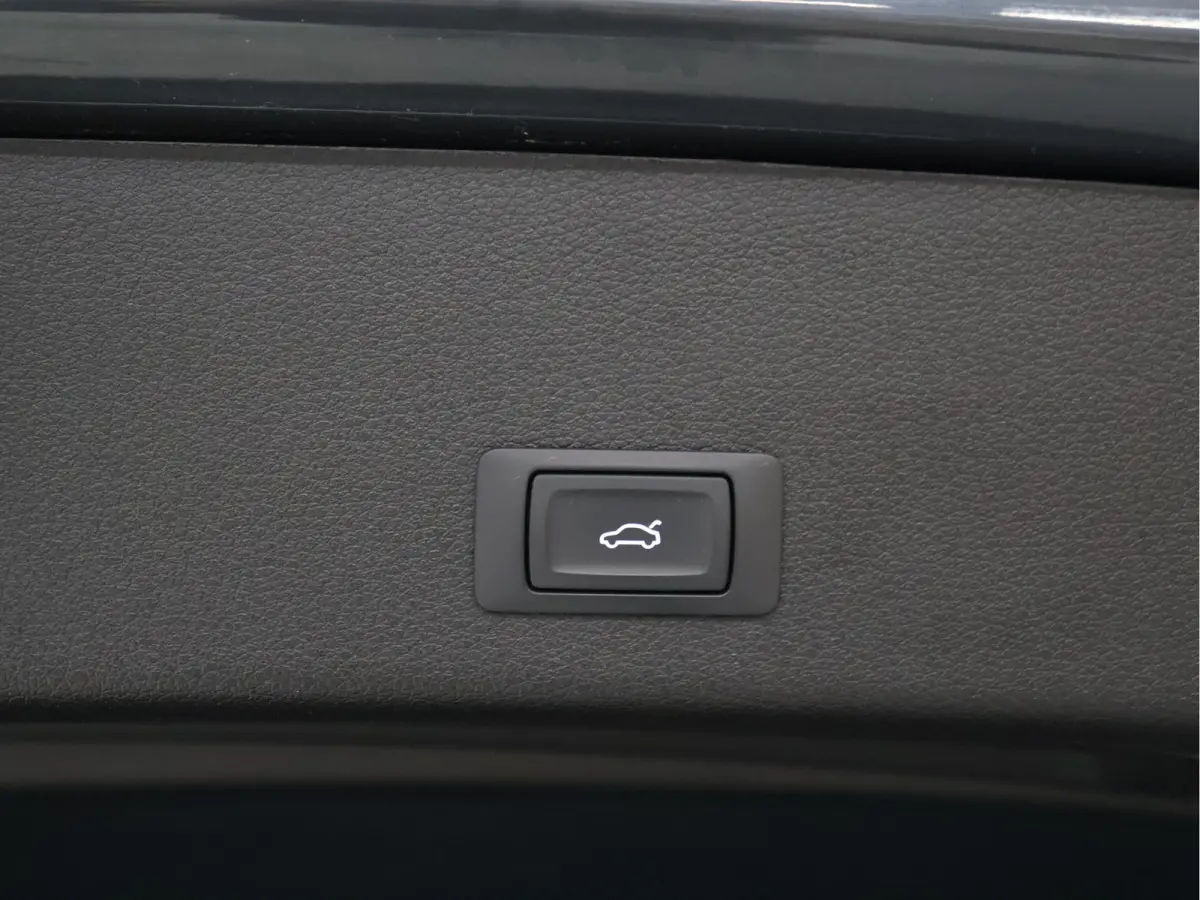 55 quattro Business edition Plus 95 kWh [SCHUIFKANTELDAK, APPLE CARPLAY, ANDROID,  ADAPTIVE CRUISE CONTROL, STOELVERWARMING, MEMORY SEATS, DIGITAL DASH, PDC V+A, LEDER, ELEKTRISCHE ACHTERKLE