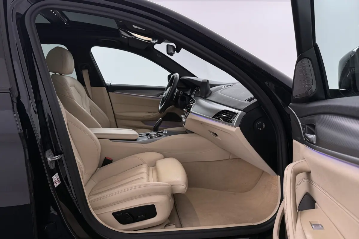 540i xDrive High Executive (PANORAMADAK, ADAPTIEVE CRUISE, SFEERVERLICHTING, DEALER ONDERH