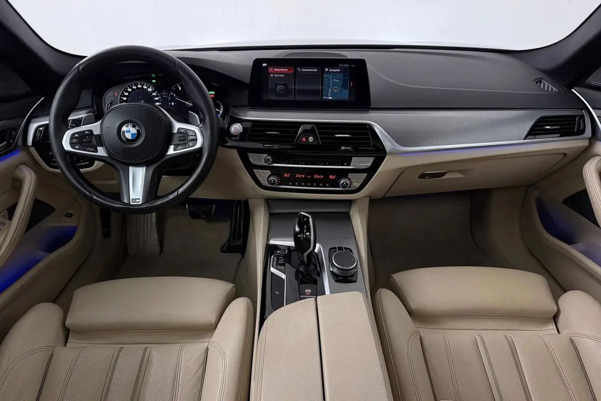 540i xDrive High Executive (PANORAMADAK, ADAPTIEVE CRUISE, SFEERVERLICHTING, DEALER ONDERH