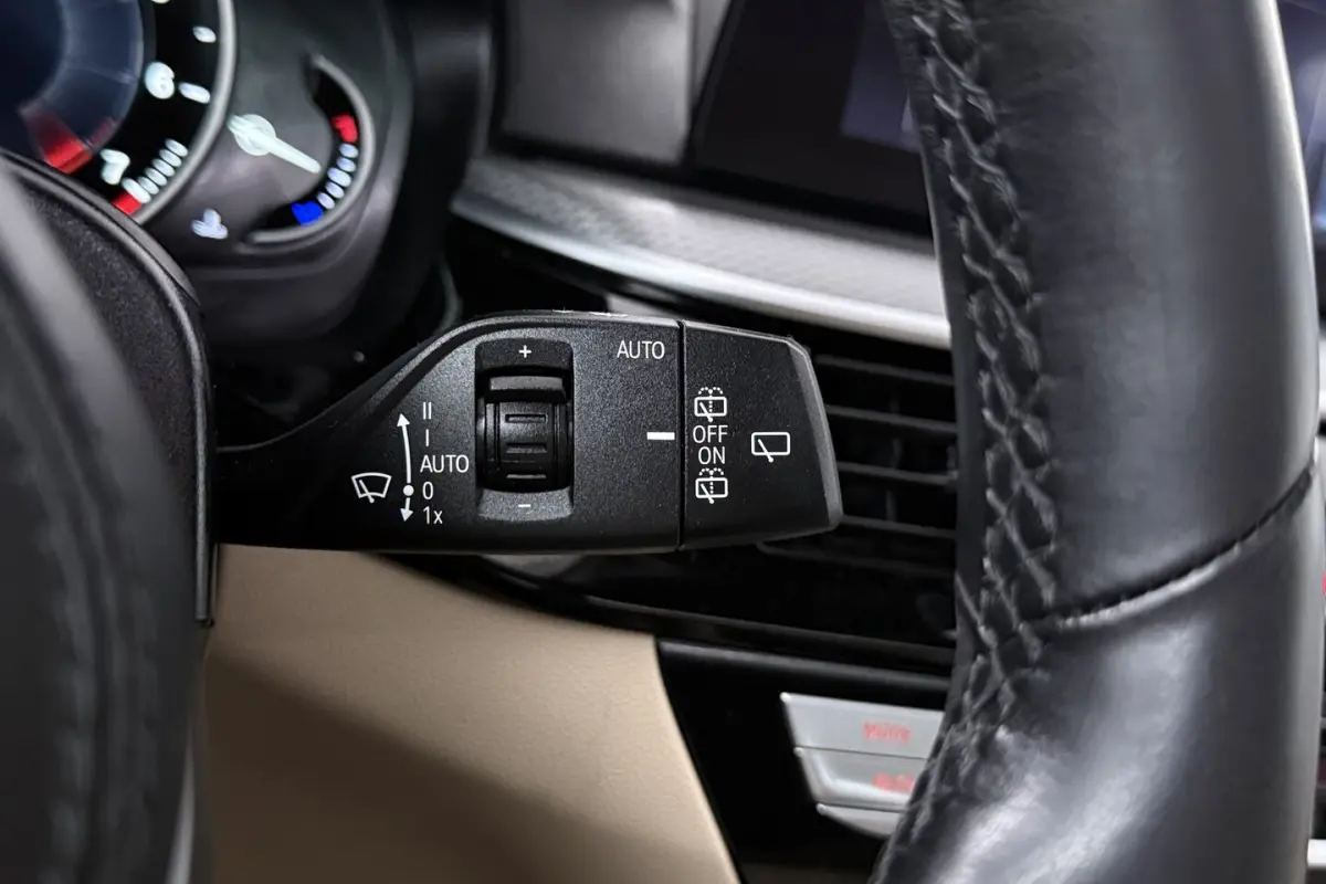 540i xDrive High Executive (PANORAMADAK, ADAPTIEVE CRUISE, SFEERVERLICHTING, DEALER ONDERH