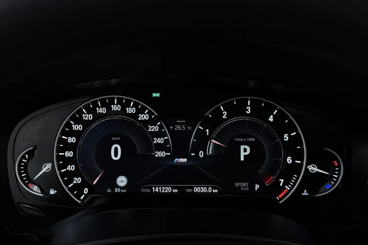 540i xDrive High Executive (PANORAMADAK, ADAPTIEVE CRUISE, SFEERVERLICHTING, DEALER ONDERH