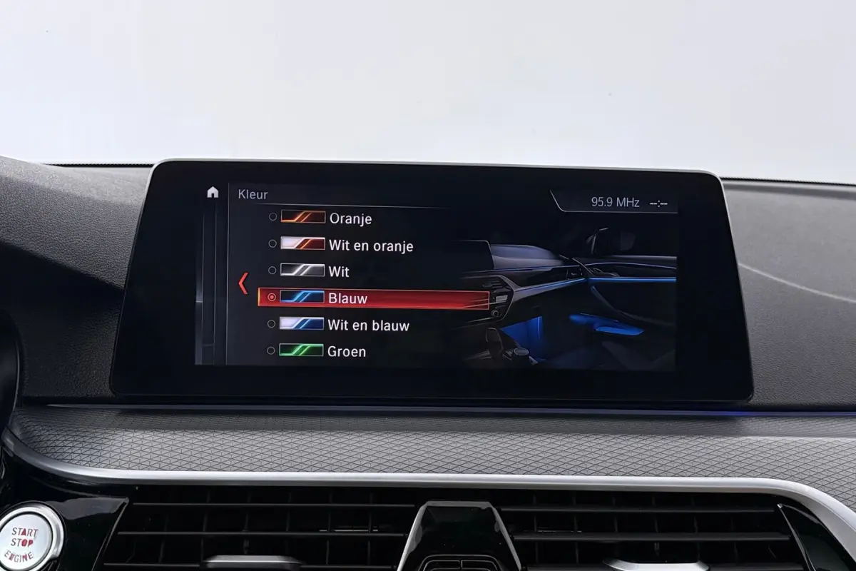 540i xDrive High Executive (PANORAMADAK, ADAPTIEVE CRUISE, SFEERVERLICHTING, DEALER ONDERH