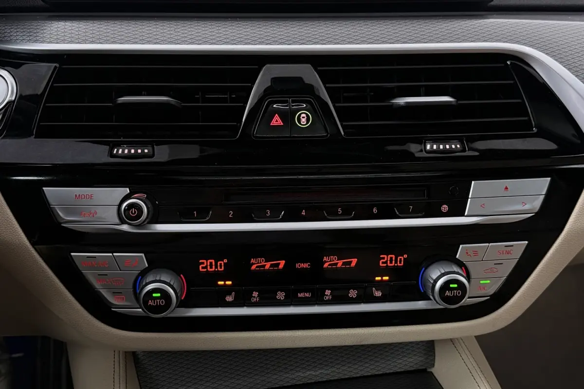 540i xDrive High Executive (PANORAMADAK, ADAPTIEVE CRUISE, SFEERVERLICHTING, DEALER ONDERH