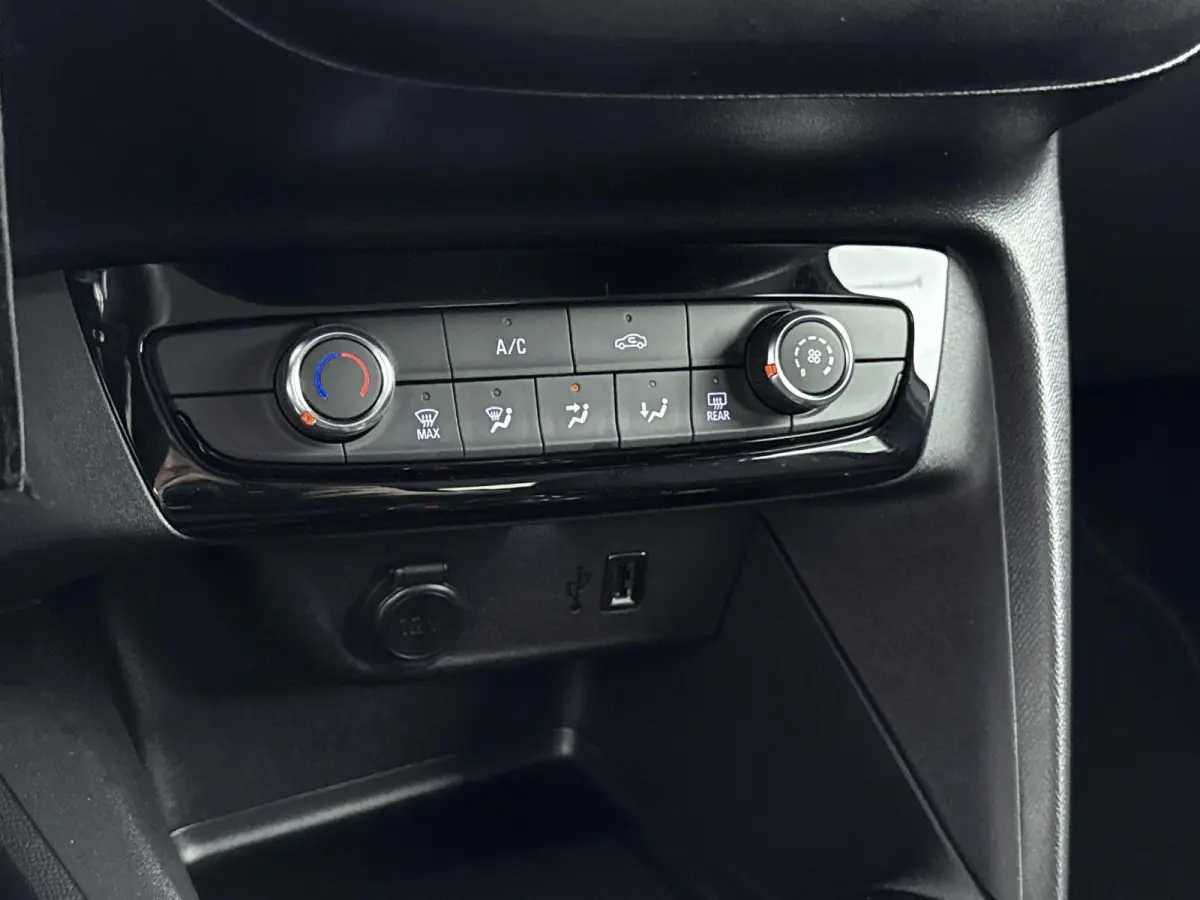 100pk Edition | 1ste eigenaar | Camera | AppleCarPlay/Android | Airco | LED lampen | AUTOMAAT