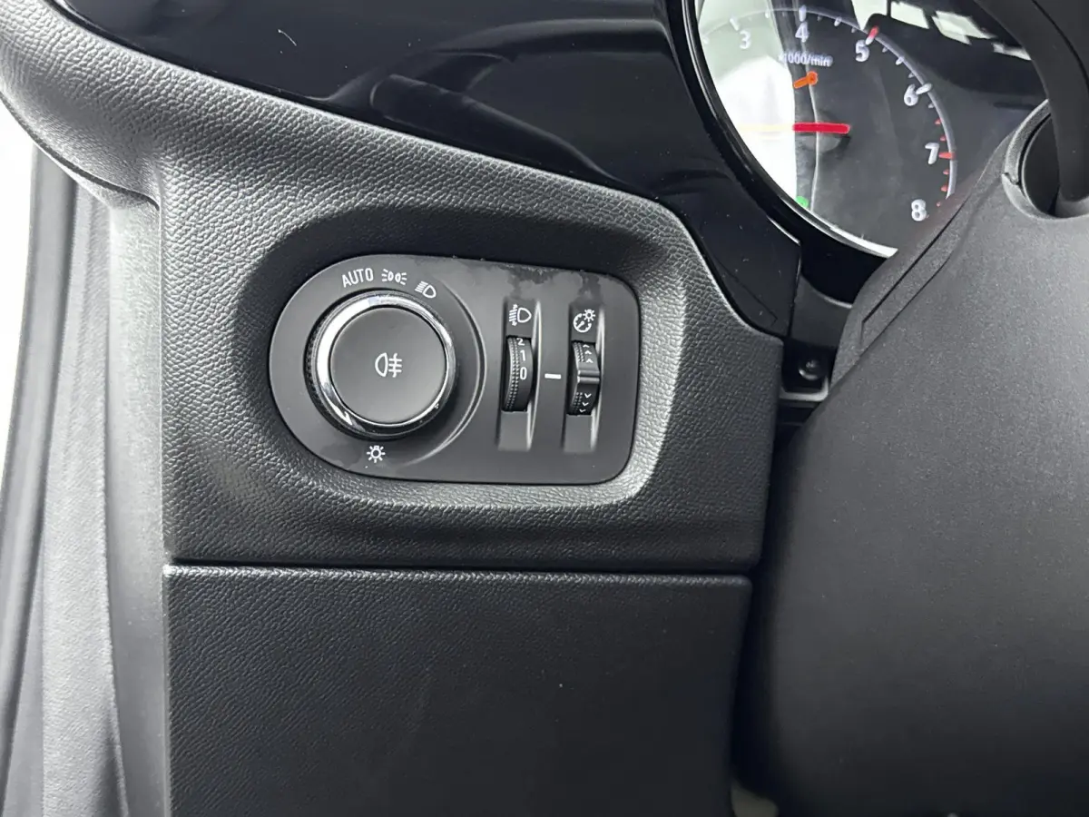 100pk Edition | 1ste eigenaar | Camera | AppleCarPlay/Android | Airco | LED lampen | AUTOMAAT