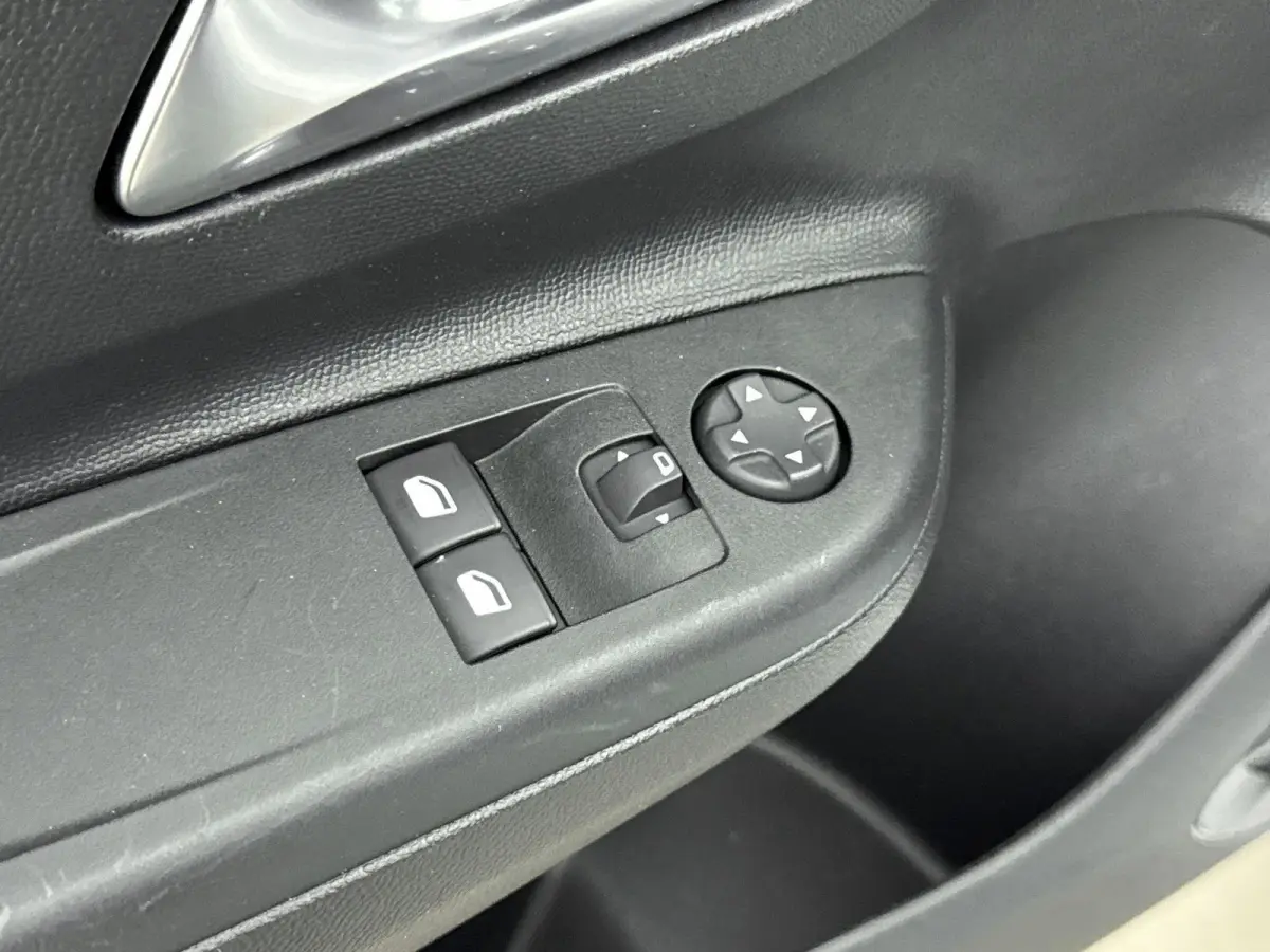 100pk Edition | 1ste eigenaar | Camera | AppleCarPlay/Android | Airco | LED lampen | AUTOMAAT