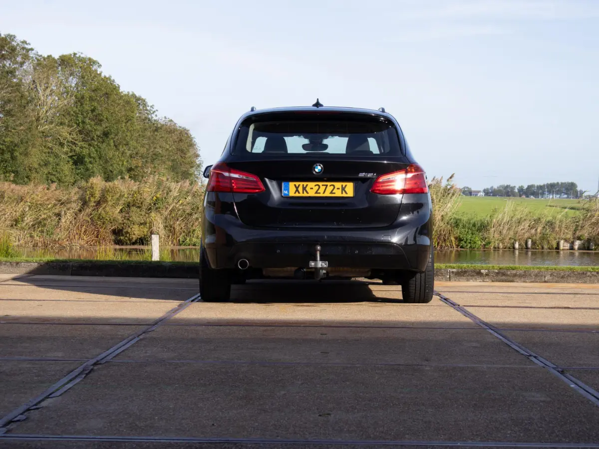 218i Executive Trekhaak Automaat LED