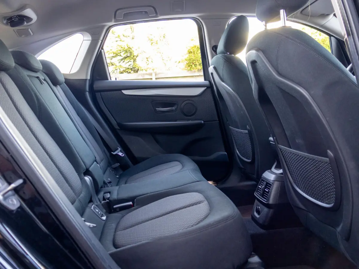 218i Executive Trekhaak Automaat LED