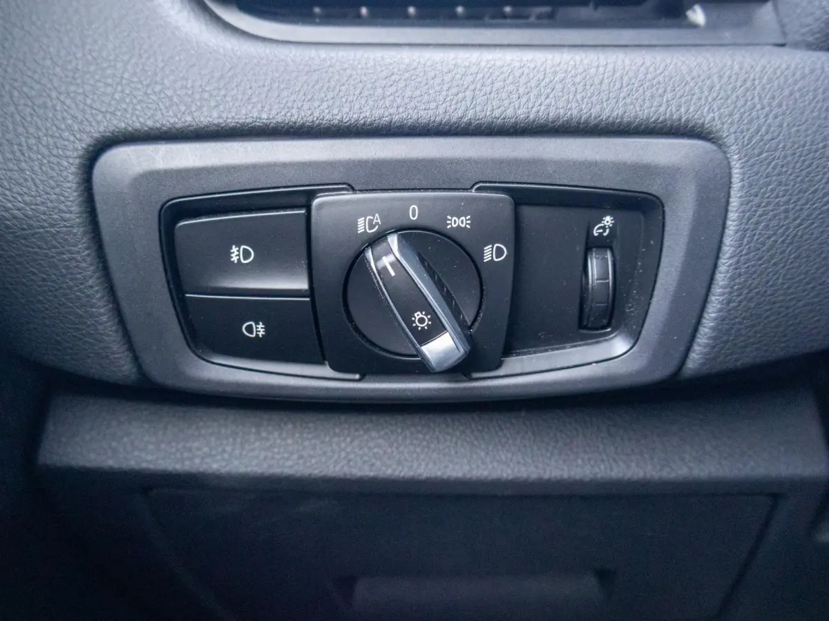 218i Executive Trekhaak Automaat LED