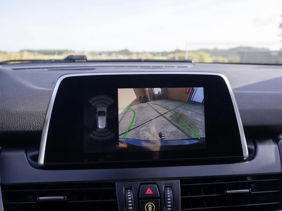 218i Executive Trekhaak Automaat LED