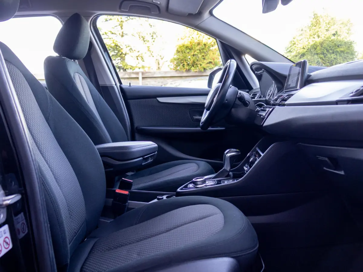 218i Executive Trekhaak Automaat LED