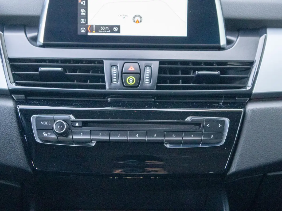 218i Executive Trekhaak Automaat LED