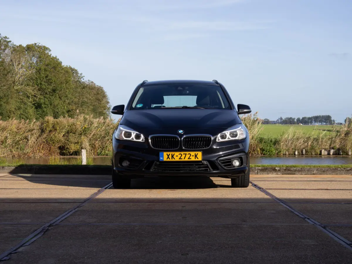 218i Executive Trekhaak Automaat LED