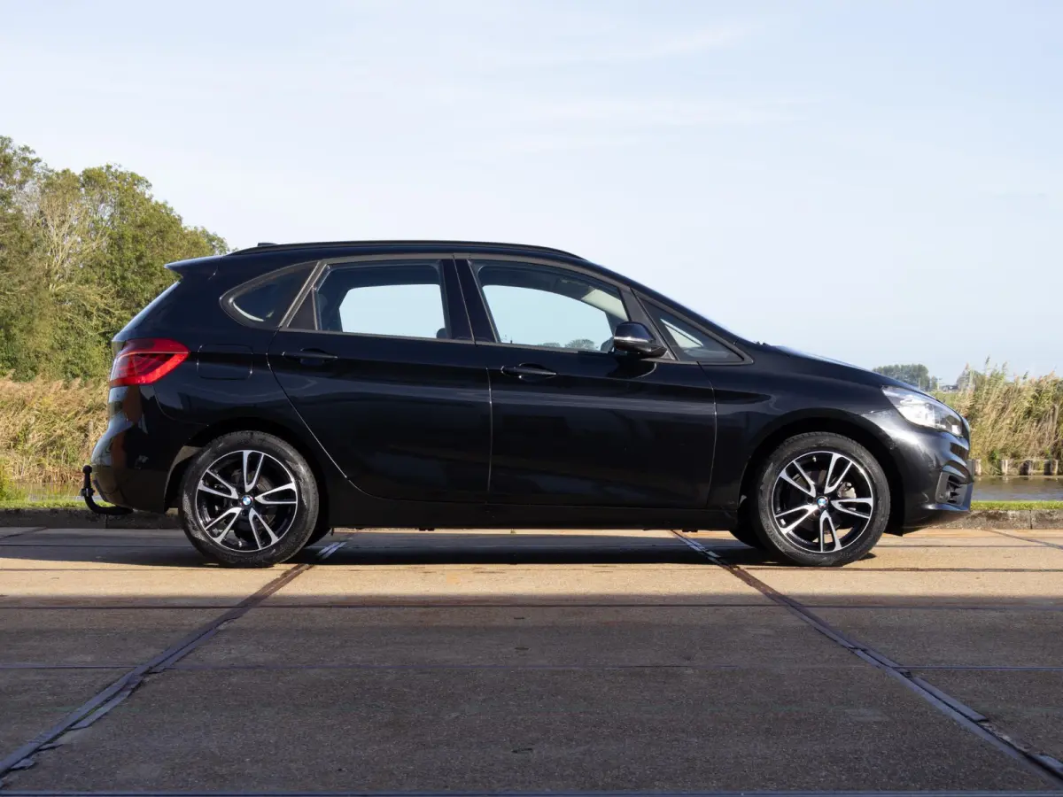 218i Executive Trekhaak Automaat LED