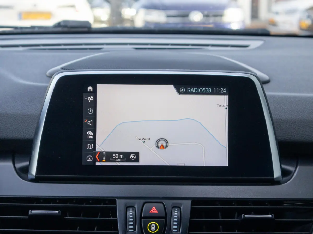 218i Executive Trekhaak Automaat LED