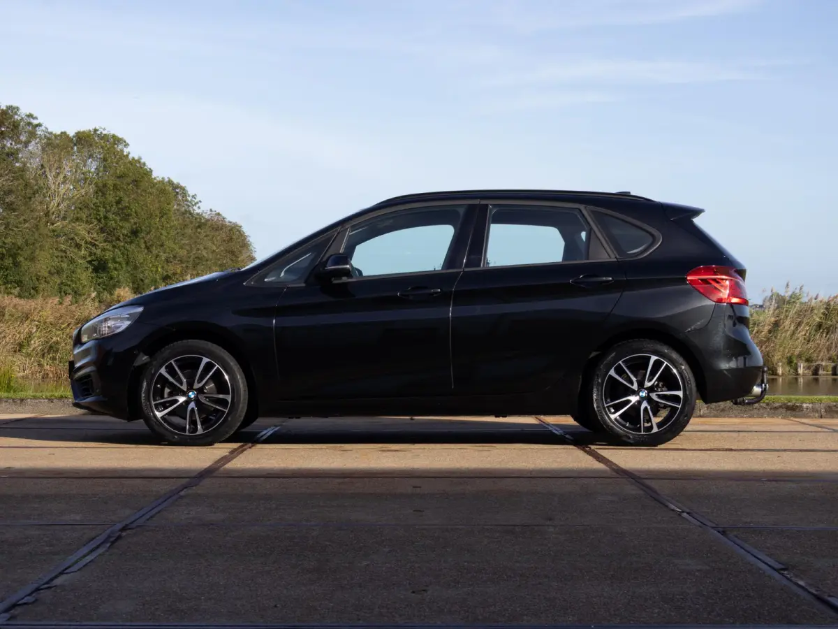 218i Executive Trekhaak Automaat LED