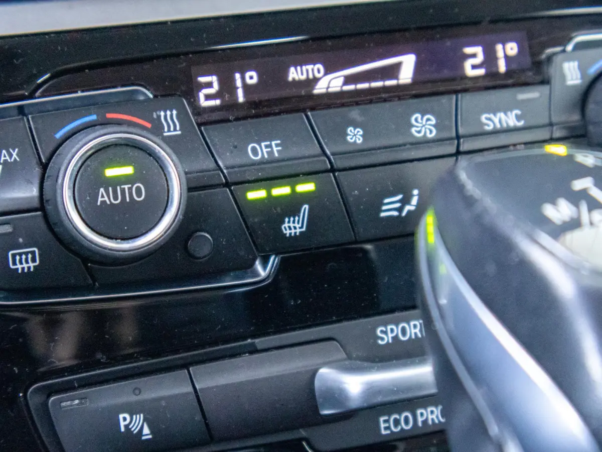 218i Executive Trekhaak Automaat LED