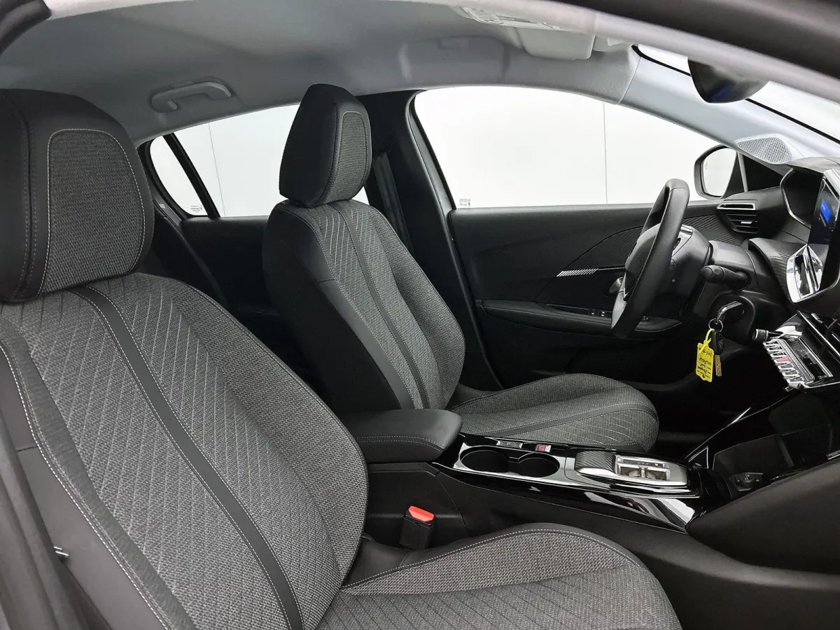 Allure Hybrid 110pk Automaat | Navigatie | 360° Camera | Climate Control | Adaptieve Cruise Control | Parkeersensoren v+a | Dodehoeksensor | Armsteun | Digitaal instrumentenpaneel | Draadlo