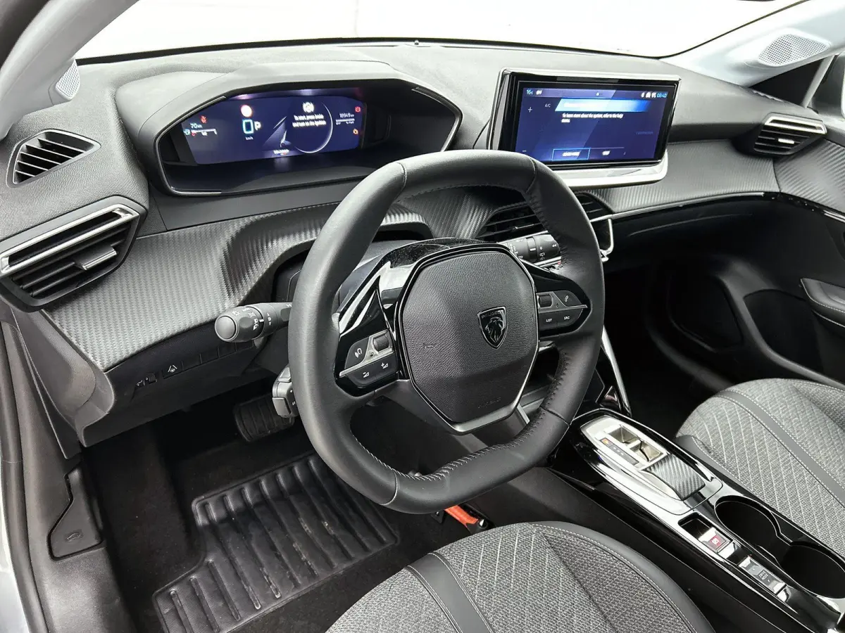 Allure Hybrid 110pk Automaat | Navigatie | 360° Camera | Climate Control | Adaptieve Cruise Control | Parkeersensoren v+a | Dodehoeksensor | Armsteun | Digitaal instrumentenpaneel | Draadlo