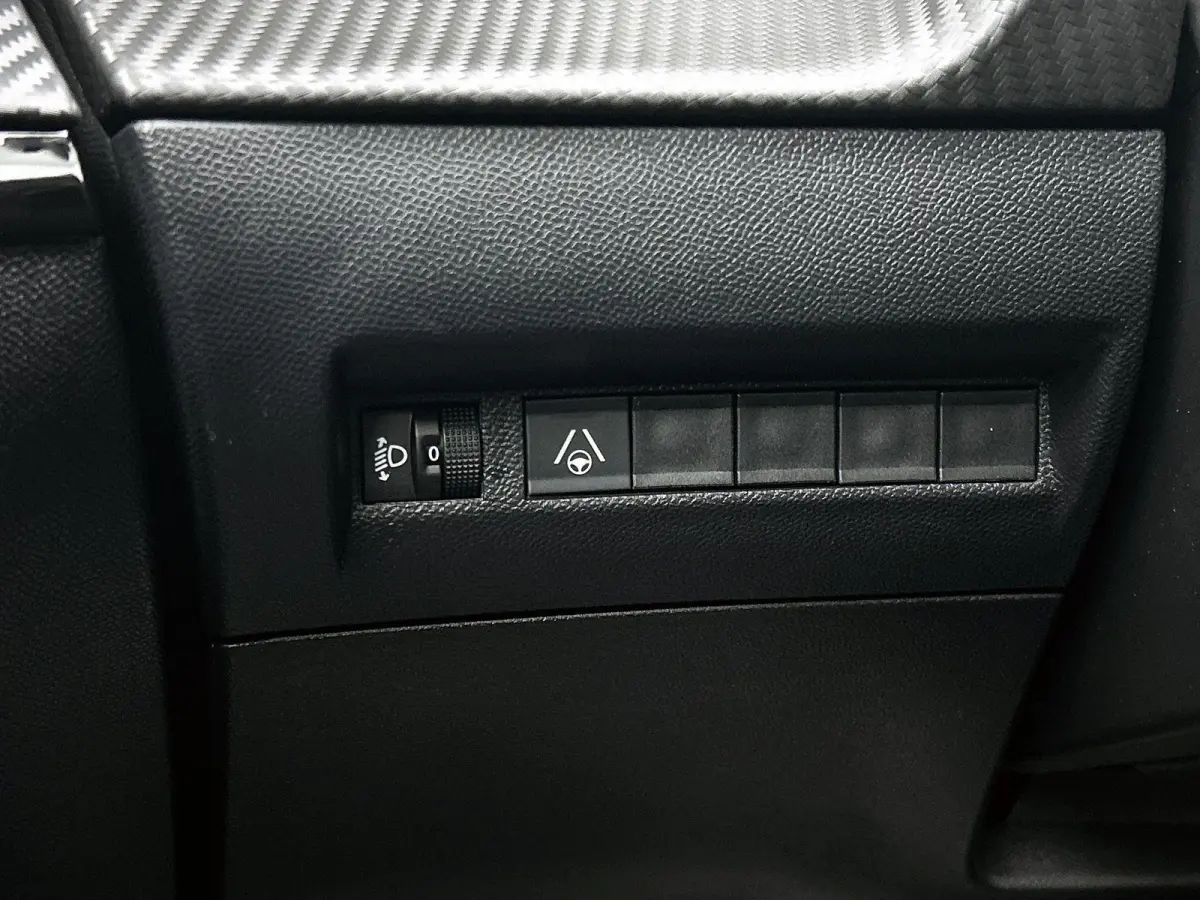 Allure Hybrid 110pk Automaat | Navigatie | 360° Camera | Climate Control | Adaptieve Cruise Control | Parkeersensoren v+a | Dodehoeksensor | Armsteun | Digitaal instrumentenpaneel | Draadlo