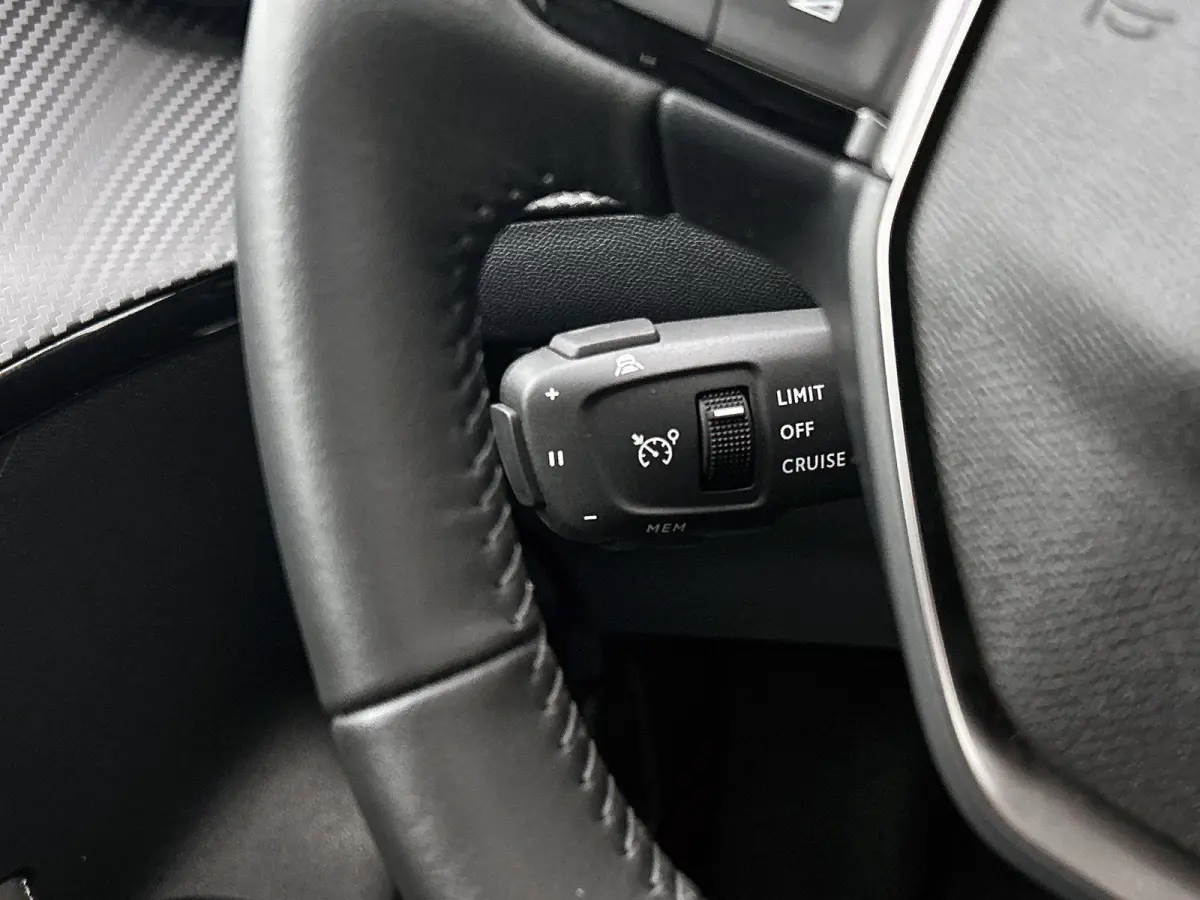 Allure Hybrid 110pk Automaat | Navigatie | 360° Camera | Climate Control | Adaptieve Cruise Control | Parkeersensoren v+a | Dodehoeksensor | Armsteun | Digitaal instrumentenpaneel | Draadlo