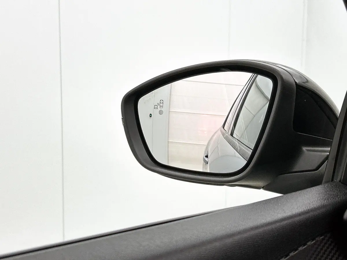 Allure Hybrid 110pk Automaat | Navigatie | 360° Camera | Climate Control | Adaptieve Cruise Control | Parkeersensoren v+a | Dodehoeksensor | Armsteun | Digitaal instrumentenpaneel | Draadlo