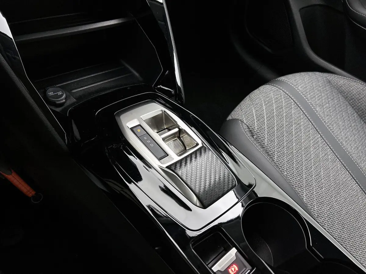 Allure Hybrid 110pk Automaat | Navigatie | 360° Camera | Climate Control | Adaptieve Cruise Control | Parkeersensoren v+a | Dodehoeksensor | Armsteun | Digitaal instrumentenpaneel | Draadlo