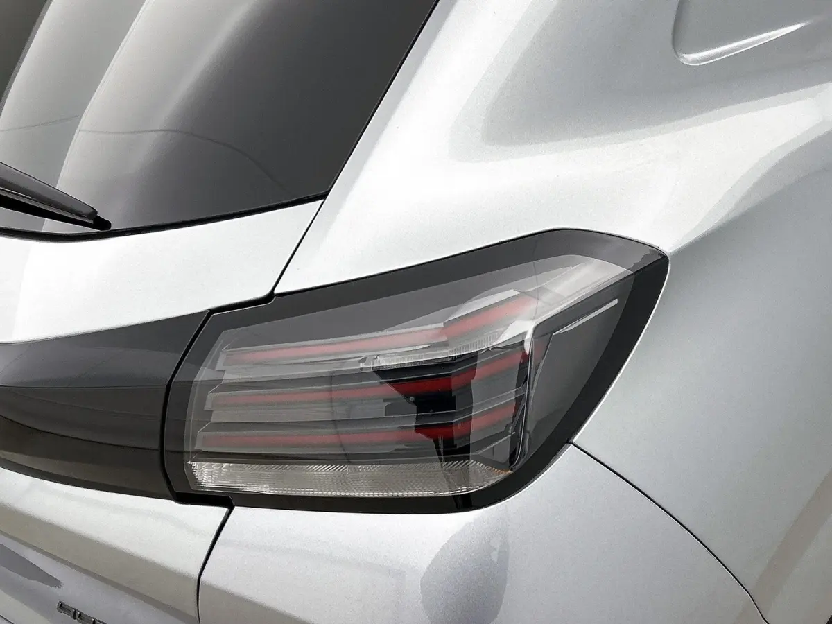 Allure Hybrid 110pk Automaat | Navigatie | 360° Camera | Climate Control | Adaptieve Cruise Control | Parkeersensoren v+a | Dodehoeksensor | Armsteun | Digitaal instrumentenpaneel | Draadlo