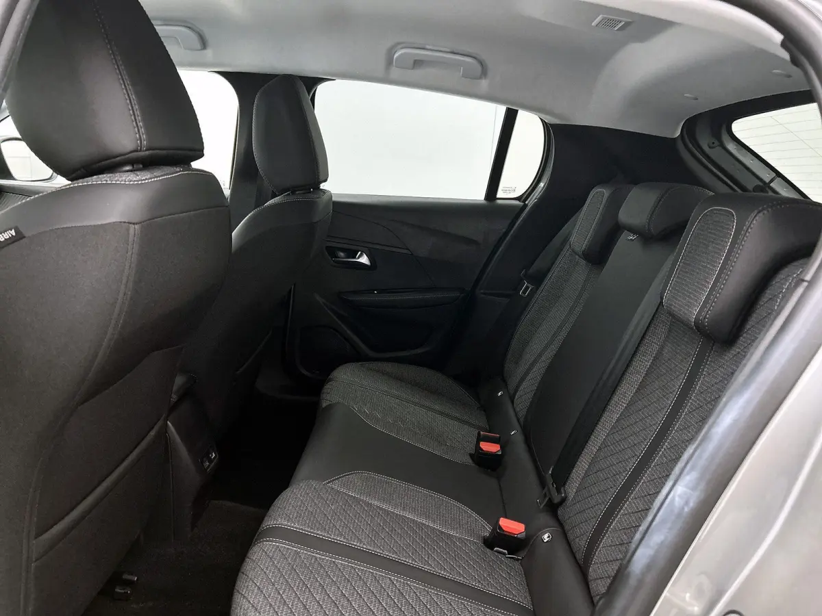 Allure Hybrid 110pk Automaat | Navigatie | 360° Camera | Climate Control | Adaptieve Cruise Control | Parkeersensoren v+a | Dodehoeksensor | Armsteun | Digitaal instrumentenpaneel | Draadlo