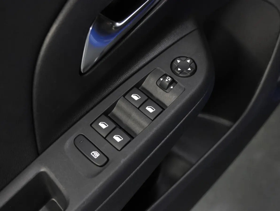 130PK GS Line | 1ste eigenaar | Camera | Trekhaak | AppleCarplay/AndroidAuto | Stoelverwarming | Navigatie | Keyless | Dodehoekdetectie | Adaptief Cruise Control | Climate Control | AUTOMAAT