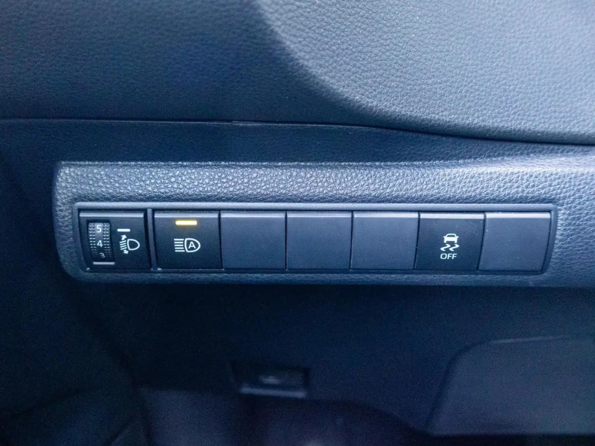 1.8 Hybrid First Edition 17" Camera LED