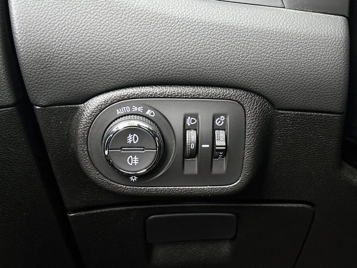 1.4 Turbo Business+ 7p. | 140pk | Navigatie | Trekhaak | Camera |
