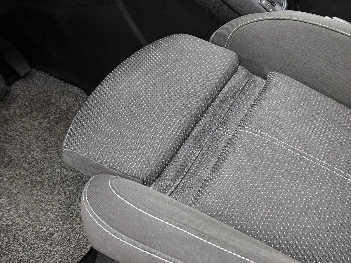 1.4 Turbo Business+ 7p. | 140pk | Navigatie | Trekhaak | Camera |