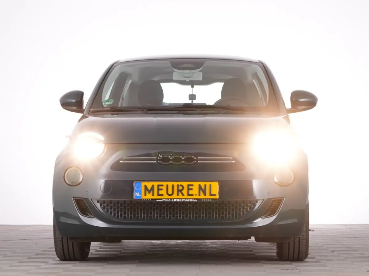 Urban Plus 42 kWh *SOH: 95,7%* CARPLAY | PDC | CAMERA | Stoelverwarming !